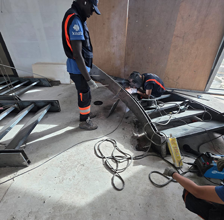 Fabrication et soudure d’un escalier hélicoïdal métallique sur mesure au Maroc