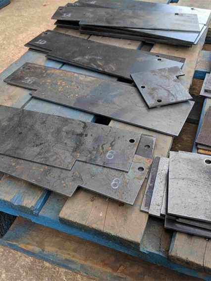 Pièces en acier découpées pour la fabrication d’un escalier hélicoïdal sur mesure